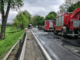 Czołowe zderzenie osobówek na trasie Opole-Zawada. Dwoje dzieci trafiło do szpitala