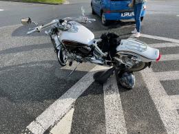 Kierująca Oplem wymusiła pierwszeństwo. Ucierpiał podróżujący jednośladem