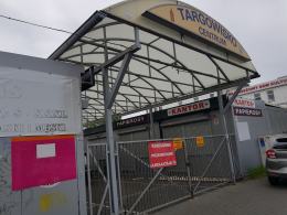 Rozpoczęła się rozbiórka pawilonów na targowisku "Centrum". Kupcy robią to...sami?