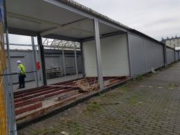 Rozpoczęła się rozbiórka pawilonów na targowisku "Centrum". Kupcy robią to...sami?