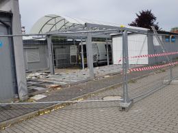 Rozpoczęła się rozbiórka pawilonów na targowisku "Centrum". Kupcy robią to...sami?