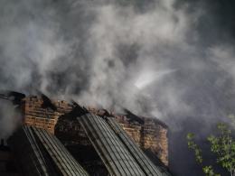Pożar stodoły w Kózkach gasiło kilkanaście zastępów straży