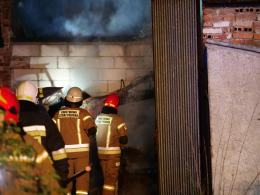 Pożar stodoły w Kózkach gasiło kilkanaście zastępów straży