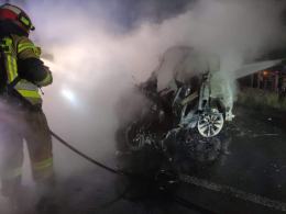 Śmierć na miejscu po czołowym zderzeniu i pożarze. Wypadek w Zawadzkiem