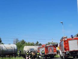 Karłowice. Kierowca osobówki wjechał wprost pod pociąg