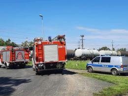 Karłowice. Kierowca osobówki wjechał wprost pod pociąg
