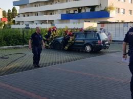Pod maską nagle pojawił się dym. Pożar passata pod siłownią w Opolu