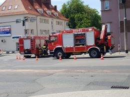Zderzenie pojazdów na skrzyżowaniu w Opolu. Poszkodowana kobieta z dwójką dzieci
