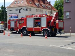 Zderzenie pojazdów na skrzyżowaniu w Opolu. Poszkodowana kobieta z dwójką dzieci