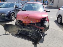Zderzenie pojazdów na skrzyżowaniu w Opolu. Poszkodowana kobieta z dwójką dzieci