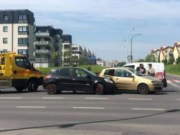 Zderzenie trzech pojazdów na skrzyżowaniu Al. Solidarności i Witosa. Ranne dziecko
