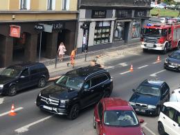 Kierujący Volkswagenem skosił przydrożne słupki na ulicy Ozimskiej