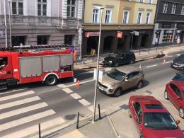 Kierujący Volkswagenem skosił przydrożne słupki na ulicy Ozimskiej