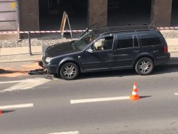 Kierujący Volkswagenem skosił przydrożne słupki na ulicy Ozimskiej