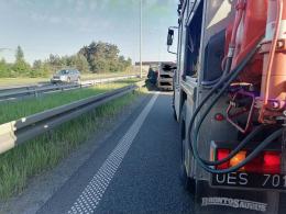 Dwie osoby poszkodowane po zderzeniu busa i ciężarówki na A4