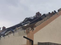 Zerwane dachy, powalone drzewa, uszkodzone auta...Strażacy walczą ze skutkami burzy