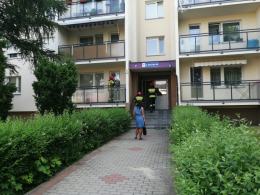 Ulatniający się gaz w mieszkaniu. Strażacy wyważyli drzwi