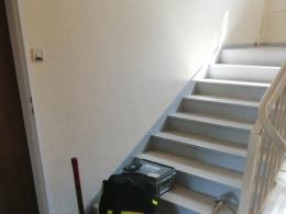Ulatniający się gaz w mieszkaniu. Strażacy wyważyli drzwi