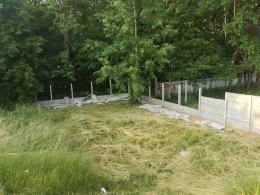 Ozimek: Przykry incydent na stadionie. Wandale zniszczyli nowy betonowy płot