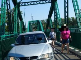 Kierująca oplem wjechała na Most Ireny Sendlerowej. Szuka jej policja