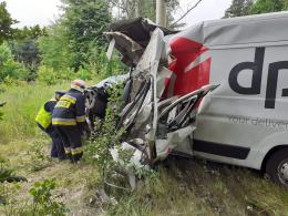 Wypadek na obwodnicy Osowca. Kierowca zakleszczony w pojeździe 