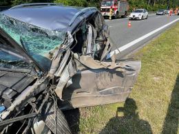 Zderzenie osobówki z autem ciężarowym na opolskim odcinku A4