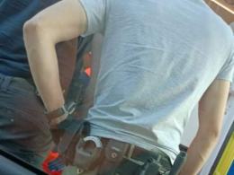 Komprachcice: Mężczyzna z bronią w ręku biegał po ulicy. Sprawna akcja policji