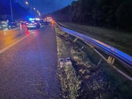 Kierowca BMW uderzył w bariery na nitce a4 w kierunku Wrocławia