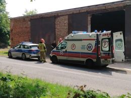 Wypadek w powiecie nyskim. Kierowca wjechał w drzewo