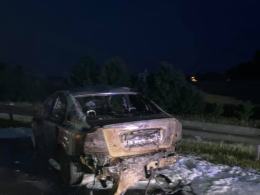 Dwa pojazdy zderzyły się na A4, jeden z nich spłonął