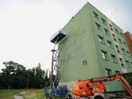 Na osiedlu Armii Krajowej rozpoczęto malowanie. Będzie mural z opolskim superbohaterem
