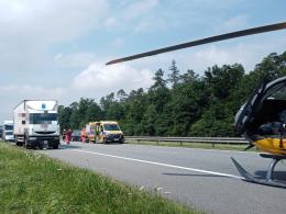 Zablokowana autostrada A4 w kierunku Katowic. Na miejscu lądował śmigłowiec LPR