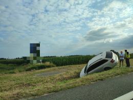 Mężczyzna stracił panowanie nad pojazdem i wpadł do rowu