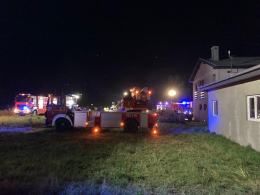 Pożar dużej hali z drewnem w powiecie strzeleckim. Strażacy walczyli kilka godzin