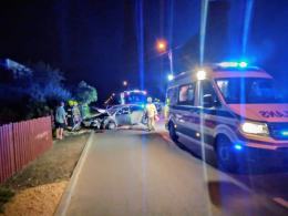 Kierowca wjechał w płot w powiecie oleskim
