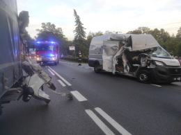 Samochód ciężarowy i bus zderzyły się pod Kluczborkiem