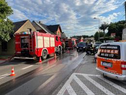 Pożar w Opolu - Chmielowicach. Od płonącego pojazdu zapaliła się elewacja budynku