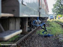 Zignorował znak STOP wjechał wprost pod nadjeżdżający pociąg