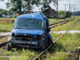 Zignorował znak STOP wjechał wprost pod nadjeżdżający pociąg