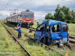 Zignorował znak STOP wjechał wprost pod nadjeżdżający pociąg