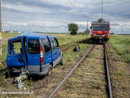 Zignorował znak STOP wjechał wprost pod nadjeżdżający pociąg