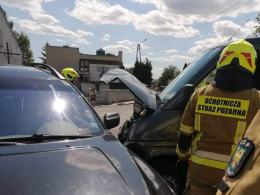 Plama oleju i kolizja na skrzyżowaniu ulic w Leśnicy