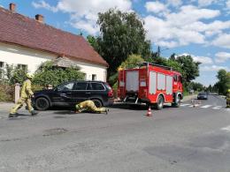 Plama oleju i kolizja na skrzyżowaniu ulic w Leśnicy