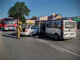 Zderzenie pojazdów w Praszce. Jedna osoba przewieziona do szpitala