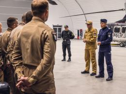 Strażacy i policjanci z Polski już wspierają objęty pożarami region w Turcji
