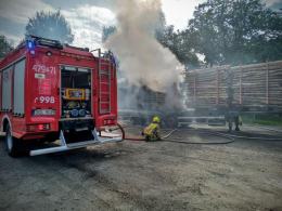 Pożar naczepy z drewnem w powiecie oleskim