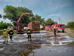 Pożar naczepy z drewnem w powiecie oleskim