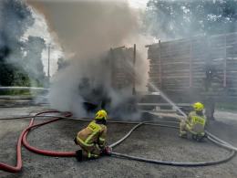 Pożar naczepy z drewnem w powiecie oleskim