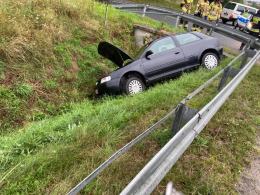 Audi wylądowało w rowie. Niebezpieczny poranek na opolskich drogach