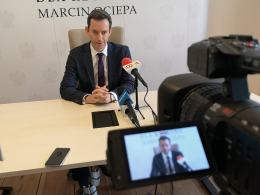 Marcin Ociepa pozostaje sekretarzem stanu w MON. Pozostaje posłem bezpartyjnym